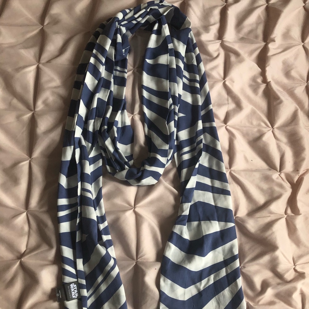 Her Universe Ahsoka Scarf